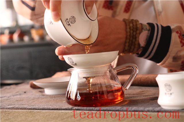 How to Distinguish the Age of Pu'er Ripened Tea-2