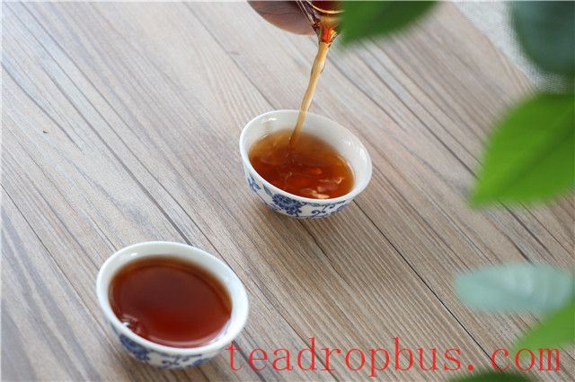 Judging the Depth of Quality in Ripe Pu'er Tea by Observing Its Transformation Pace-4