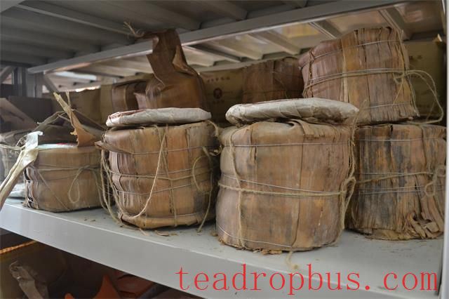Puer Tea: Is Loose Tea or Cake Better for Storage?-4