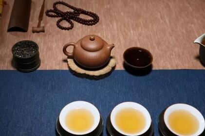 What should you pay attention to when storing a used purple clay teapot?-1