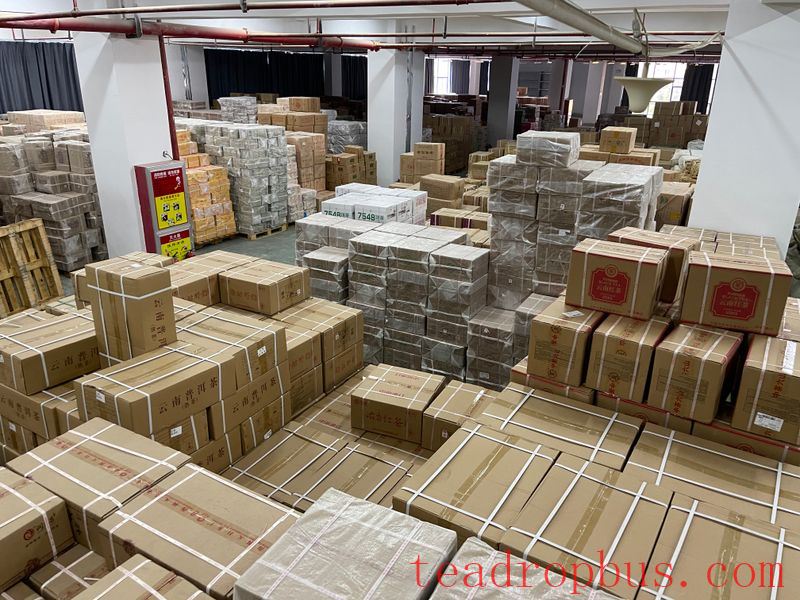 What are the precautions for storing Pu'er tea cakes?-2