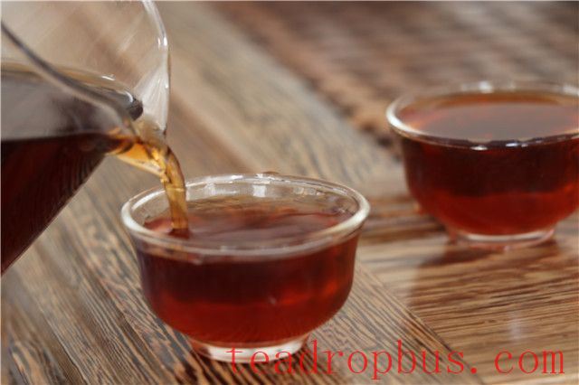 What are the benefits and effects of drinking Pu'er ripe tea?-1