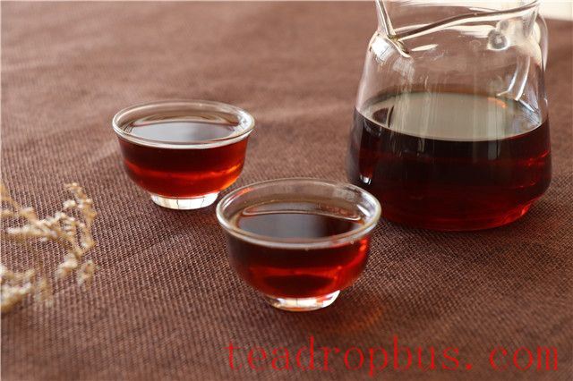 What Precautions Should Be Taken When Drinking Aged Pu'er Tea?-4