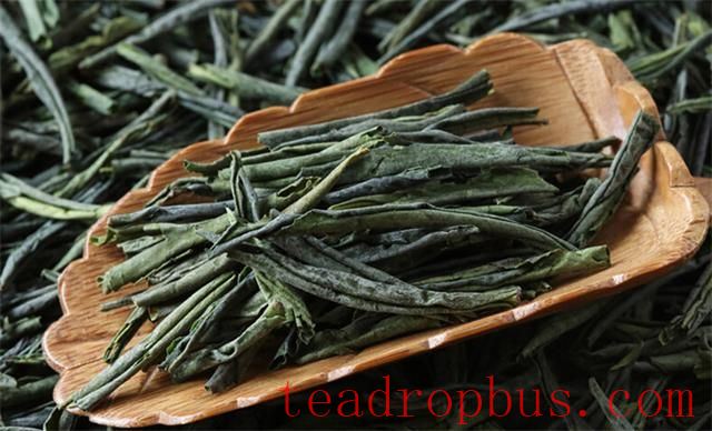 What are the benefits of drinking green tea regularly, and does it affect sleep?-1