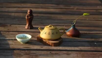 What should you pay attention to when storing a used purple clay teapot?-2