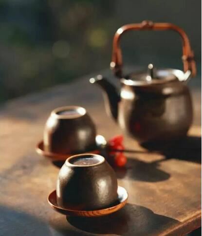What are the advantages and disadvantages of Pu'er tea from a Traditional Chinese Medicine perspective?-1