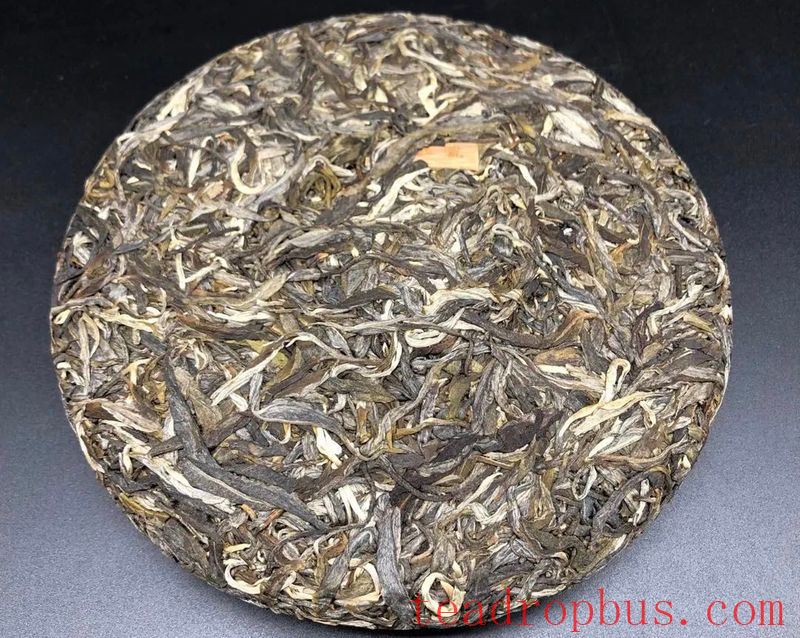 How Experts Choose Raw Pu'er Tea That Ages Well-1