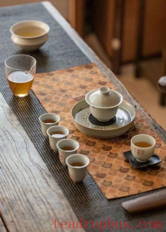 Why Drink More Oolong Tea in Late Autumn?-6