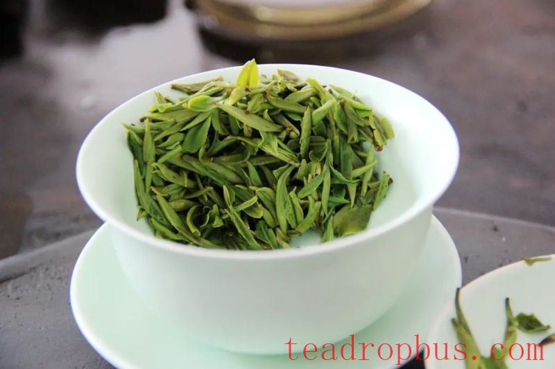 I must say, the fragrance of green tea brewed in a gaiwan far exceeds that of a glass cup!-10