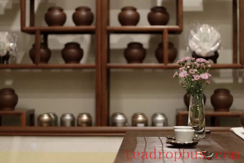 Several Crucial Details to Consider When Storing Liubao Tea in a Purple Clay Jar!-2