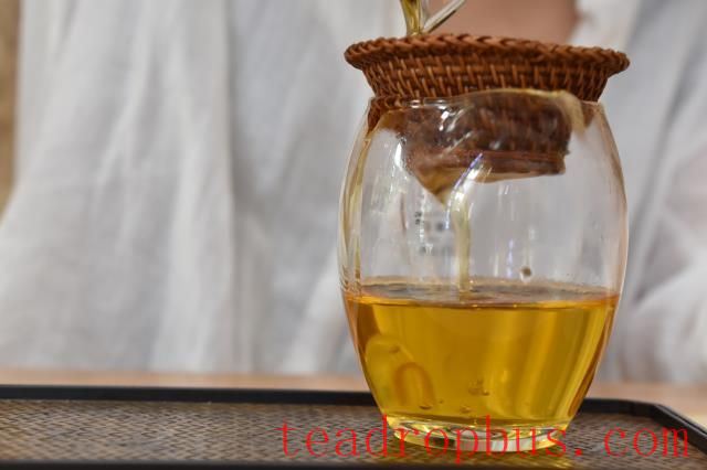 Should Black Tea Be Brewed With Boiling Water?-2