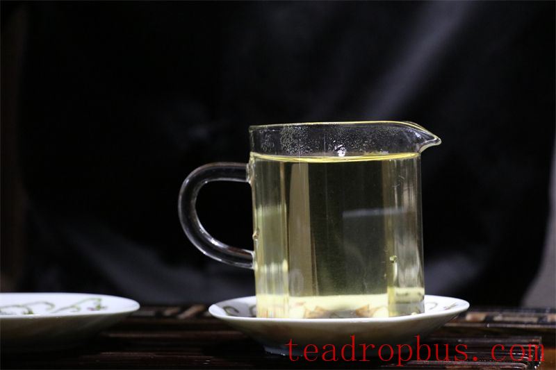A Whiff of Tea Scent Colors the Passing Years, Soft Words Leave Aroma in Time-3