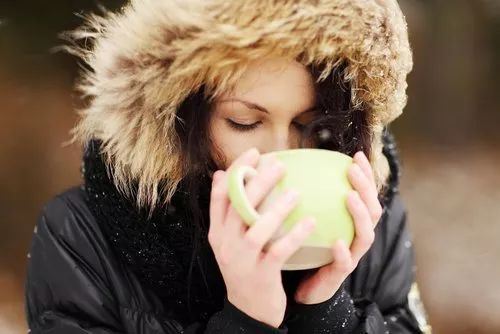 If you fear the cold in winter, don't count on a large pot of hot tea to keep you warm!-1