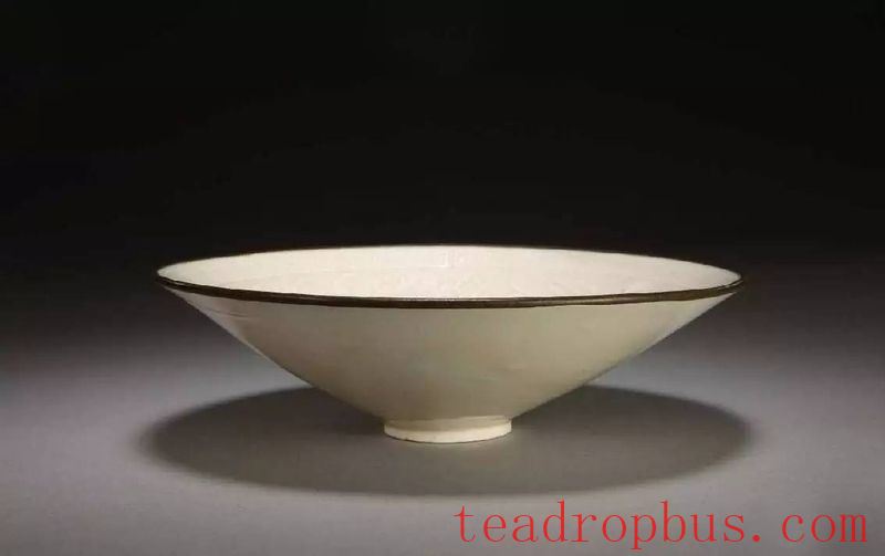 Experiencing the Beauty of a Tea Bowl in a Cup of Tea-20