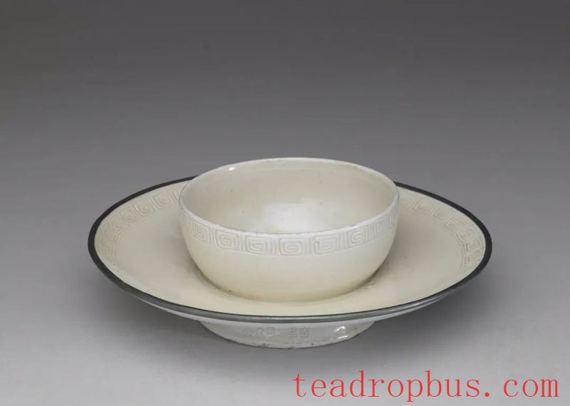 Saucers Lend Ritual to Ancient Tea Drinking!-15