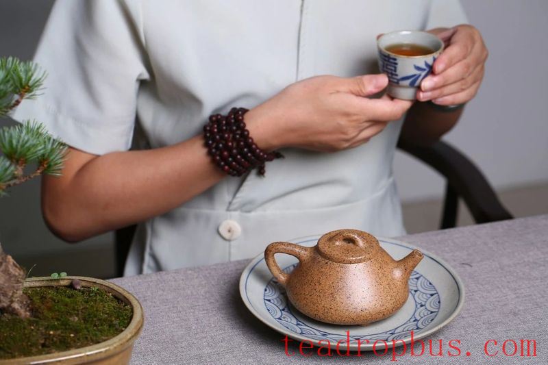 What Items Do Connoisseurs Have on Their Tea Tables?-1