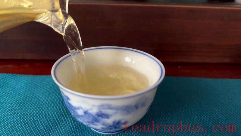 Why Should Pu'er Tea Leaves Not Be Flipped During Steeping?-3