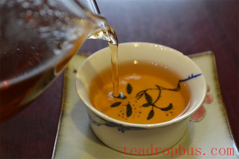 The floating and sinking of every tea leaf is a destined encounter.-2