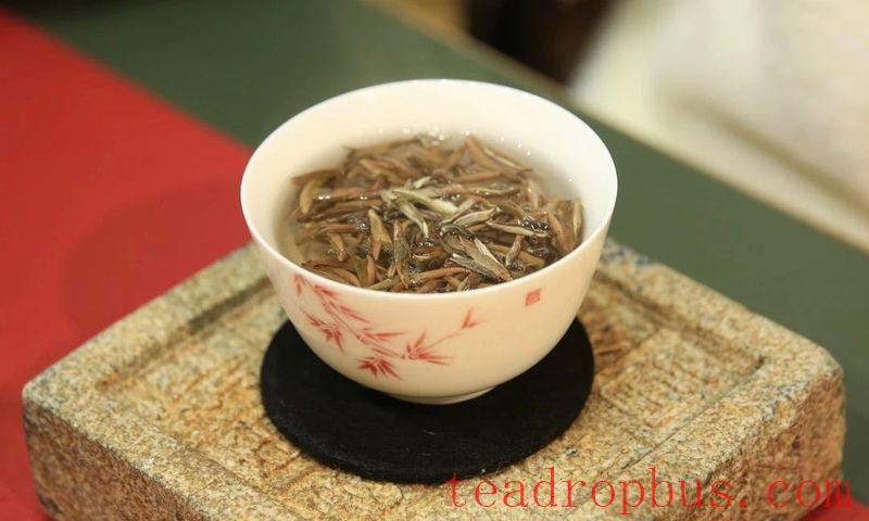 Green in Summer, Red in Winter? Drinking Aged White Tea is More Suitable in Winter-4