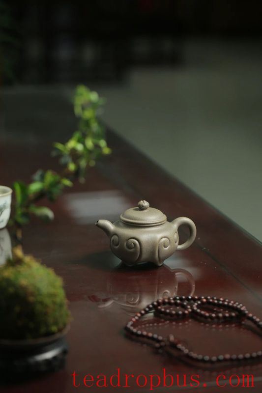 How to Remove Tea Stains from a Purple Clay Pot-3