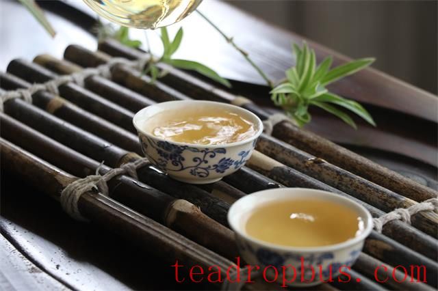 Ten Luxuries Every Tea Drinker Must Have-2