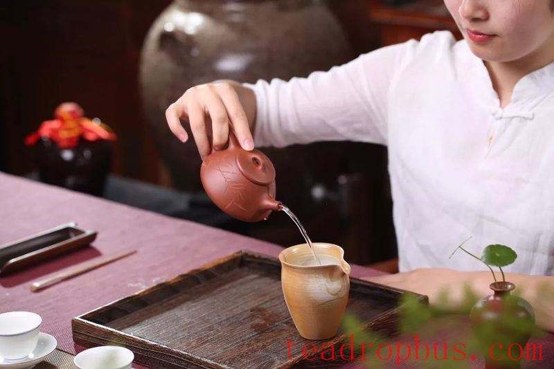 How to Remove Unpleasant Odors from a Purple Clay Teapot?-5