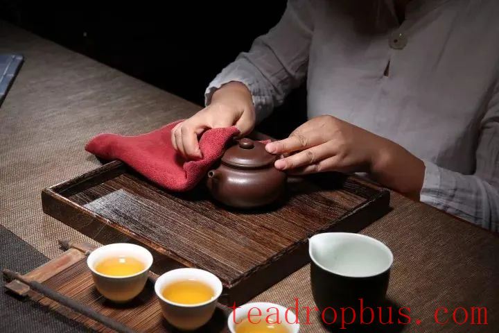 Gaiwan or Purple Clay Pot for Brewing Pu'er Tea? Here's How Experts Choose!-8