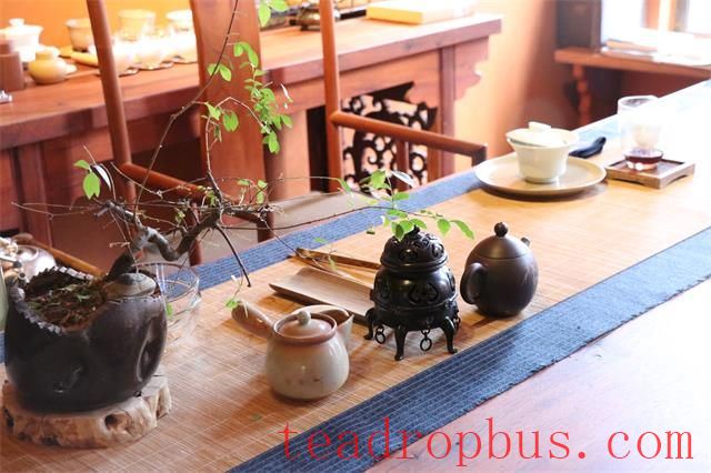 A Tea Room, Capable of Holding Calmness and Happiness-3