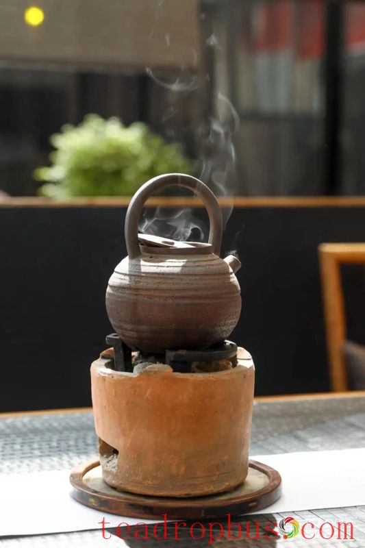 Light Snow Marks the Start of Cold Winter: Four Kinds of Tea Are Perfect for Winter Health!-1