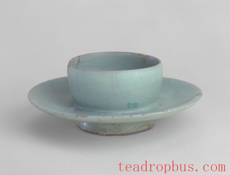 Saucers Lend Ritual to Ancient Tea Drinking!-11
