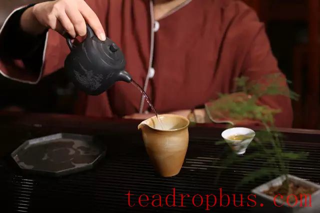 What's the Difference Between a 300 Yuan and a 30,000 Yuan Purple Clay Teapot?-10