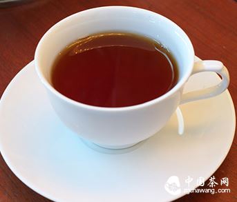 Selecting the Right Utensils for Brewing 5 Types of Tea-1
