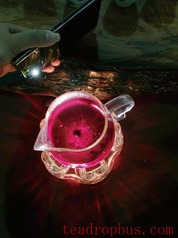 Brewing Aged Pu'er Tea Helps One Understand It Better-2