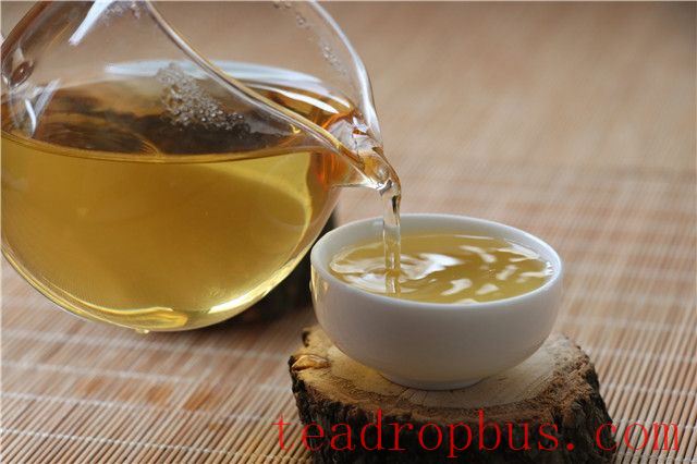 Does Drinking Raw Pu'er Tea Cause Stomach Discomfort?-3