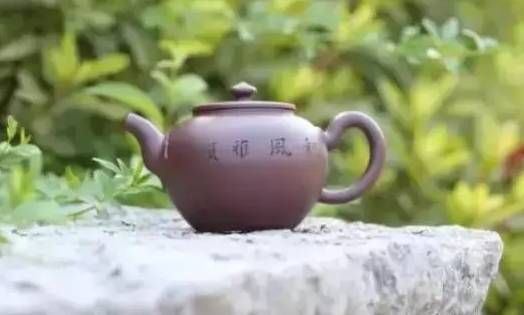 What did the earliest purple clay teapot look like?-5
