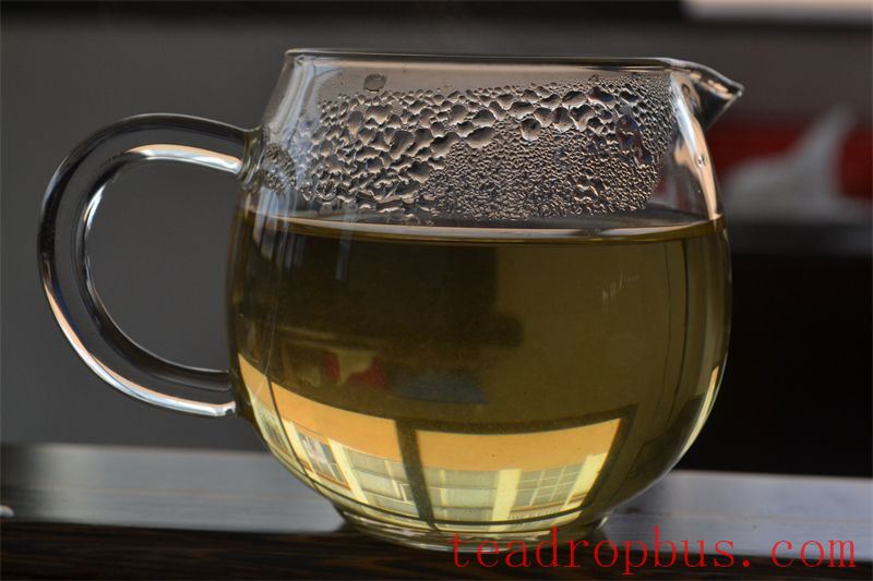 When Drinking Tea with Others, Remember Not to Do These Things-2