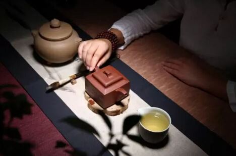 He who drinks tea without understanding the teapot is not a true tea drinker.-2-ChinaTeaGuru: Exploring Chinese Tea Culture and Kung Fu Tea - Tea Art, Tea Ceremony, Tea Knowledge He who drinks tea without understanding the teapot is not a true tea drinker.-2
