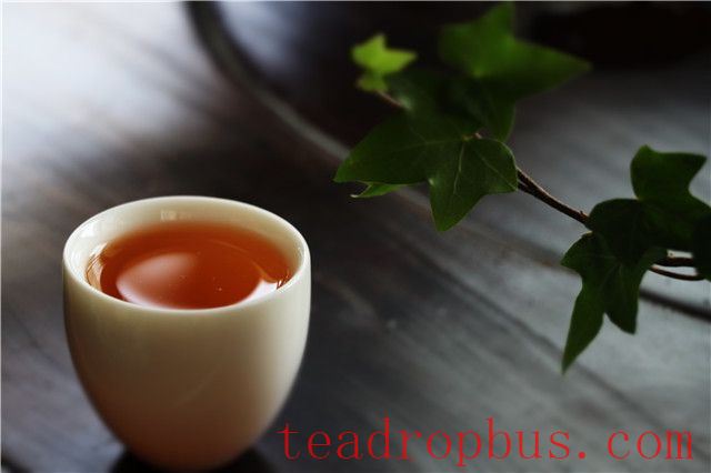 Is it better to drink black tea or green tea long-term?-2