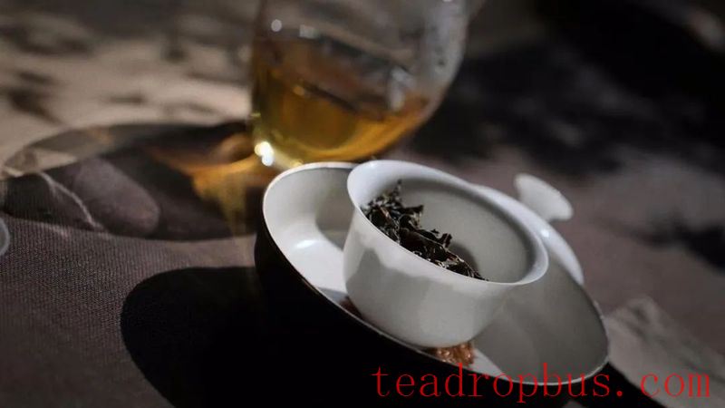 A Teahouse, Hidden in the Bustling City-2