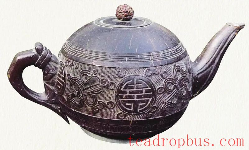 Tea Stains May Be Harmless, but It's Best to Clean Your Teapot Anyway-2
