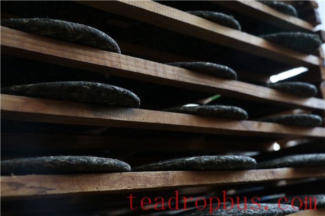 Why is Pu'er tea pressed into cakes? How long does it take to press a cake of tea?-4