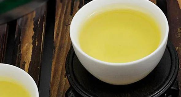 What are the effects of foliar fertilization on tea quality and yield?-3