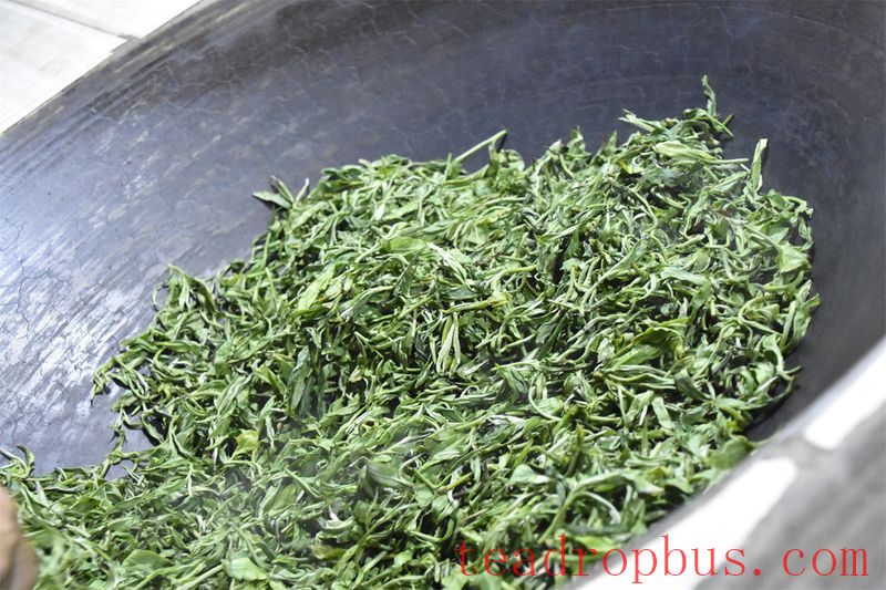 Tea Brings People Closer and Deepens Connections-2