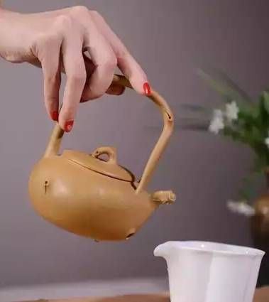 You Can't Say You Love Tea If You Can't Even Hold the Teapot Properly!-7