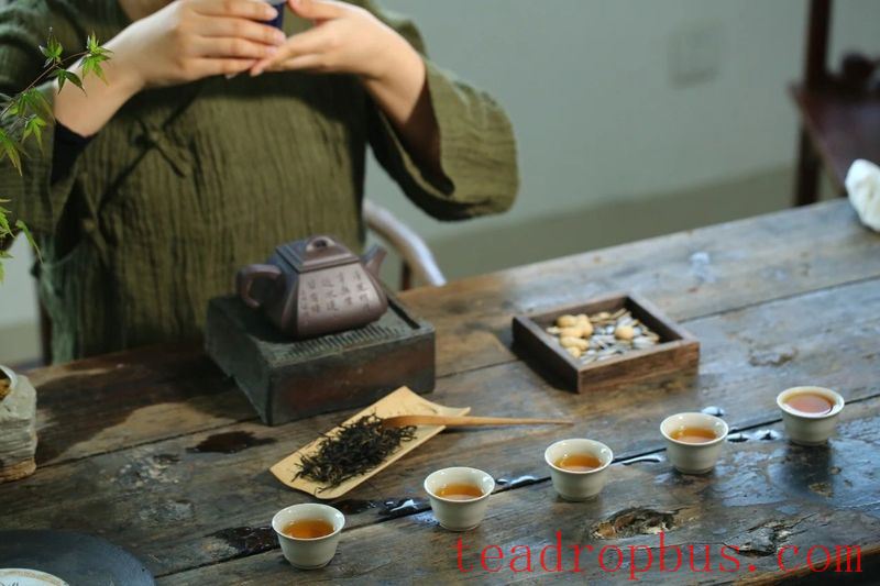 What Kind of Purple Clay Pot Is Suitable for Dianhong?-1