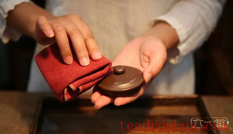 Why does someone else's Yixing teapot become more beautiful over time?-6