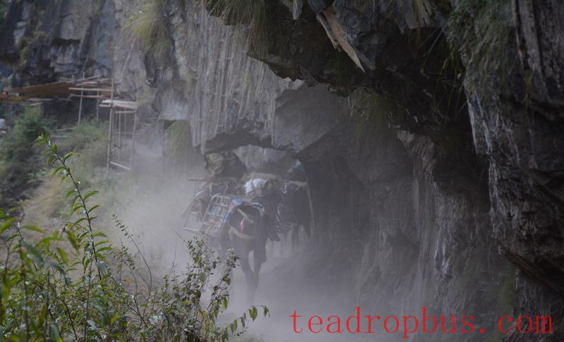 Among the Clouds Over Bingzhongluo-3