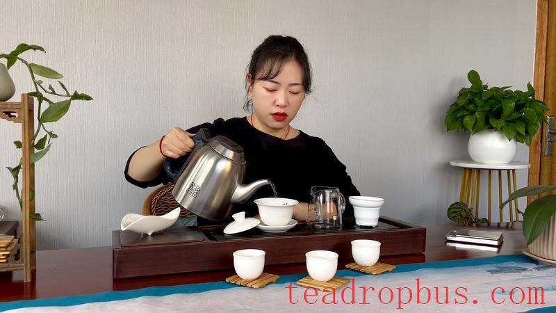 How to Brew Yunnan White Tea, Baihao Yinzhen? Is it Tasty?-10