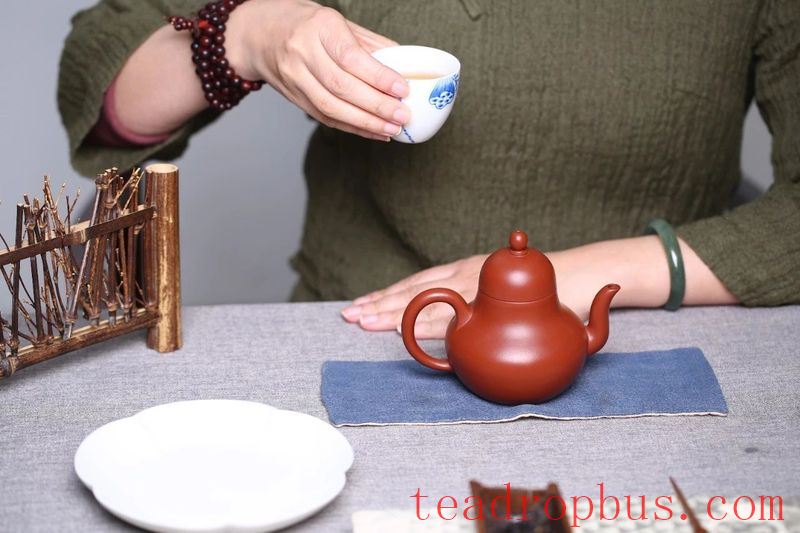 Does a Purple Clay Teapot Become More Worn with Use?-5