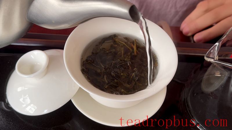 The Water Temperature for Brewing Yunnan Pu'er Tea: How to Control It-1